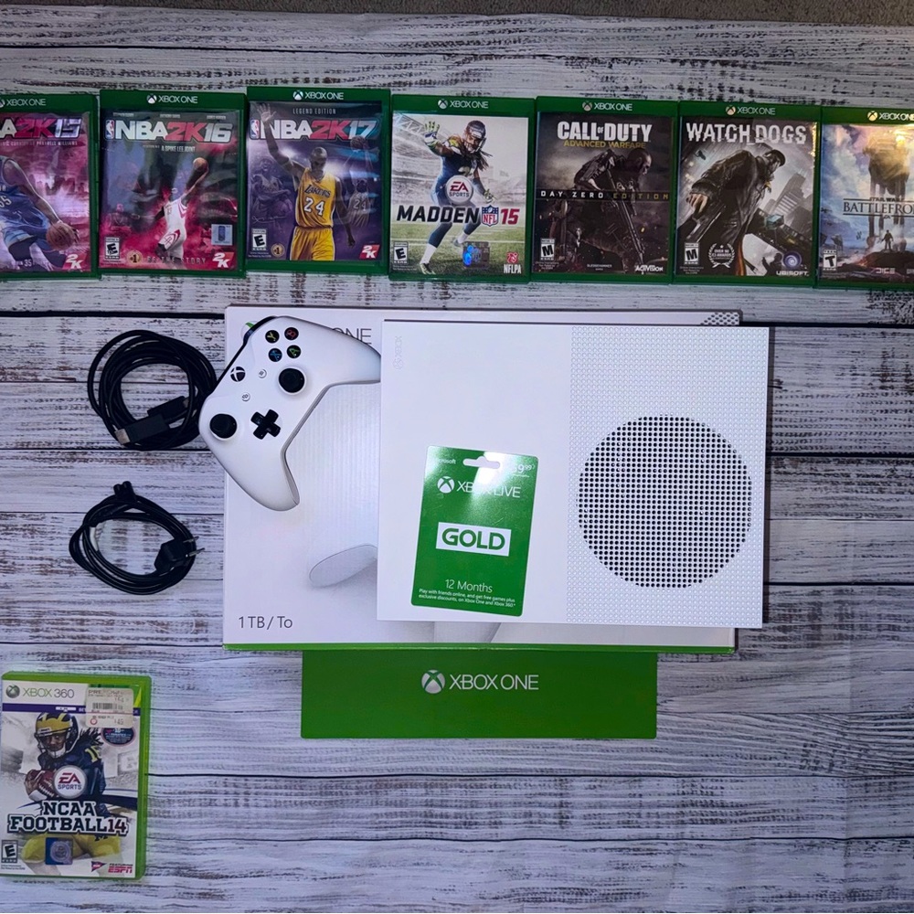 Xbox S Console with 1TB of Storagevwith 9 games and 12-(M)online, (2)controller